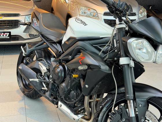 TRIUMPH STREET TRIPLE 675 ABS TRIUMPH STREET TRIPLE 675 ABS